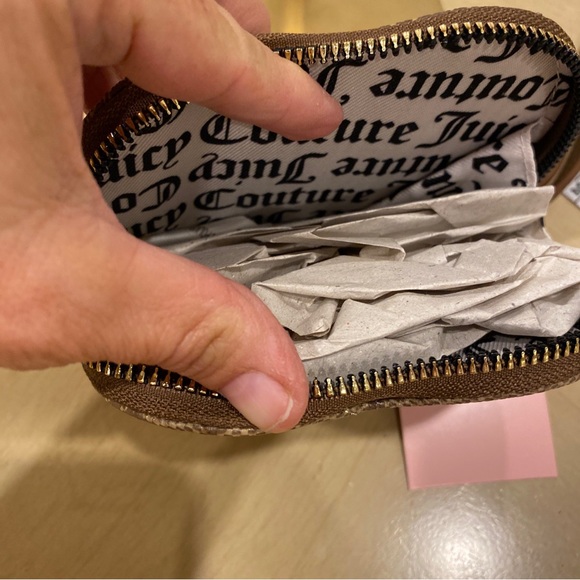 JUICY COUTURE Brown HEART ZIP WRISTLET WALLET - Picture 5 of 7
